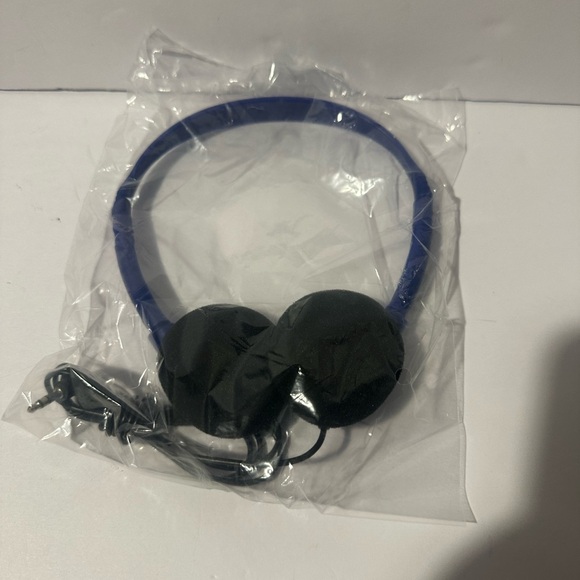 NWT Blue and Black Wired Headphones with Lighting to USB Adapter for Smartphone - Picture 2 of 7